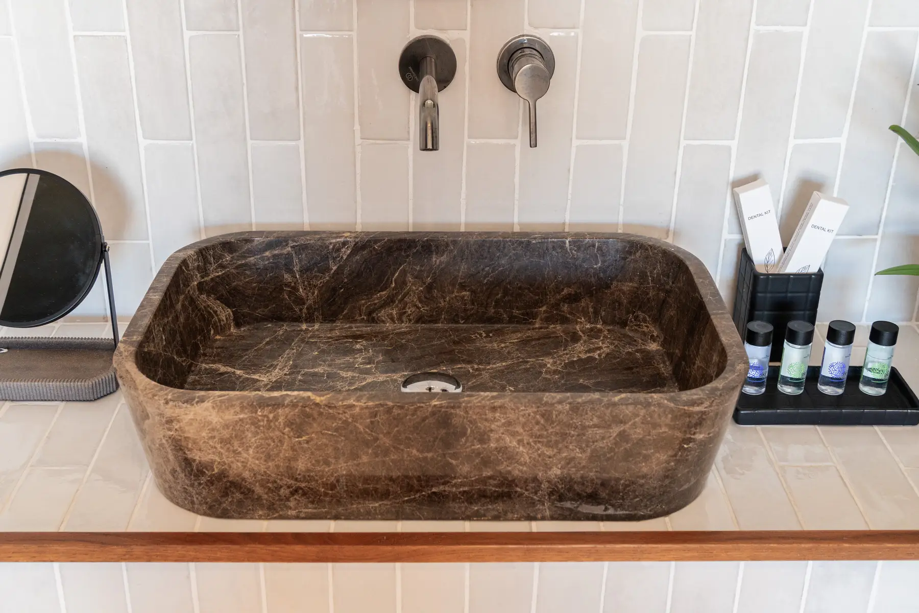 Deluxe Suite - Photo 16